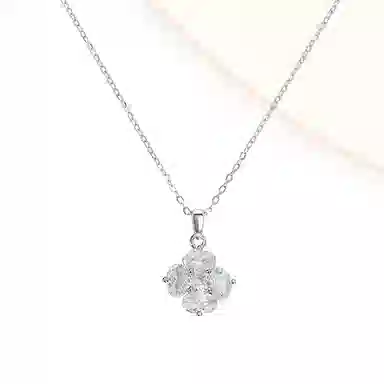 【随机掉落饰品一件】 迎百宝 爆闪锆石四叶草简约小清新轻奢颈链精致百搭通勤锁骨链 合金 项链 男女同款情侣款