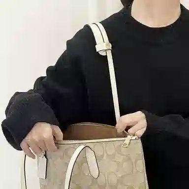 JOLLY NOTE COACHcity33 30