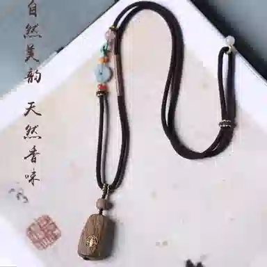 檀欣 【收藏款】五路财神 文莱随形原料香木平安无事牌 满油满脂蜜香凉甜芬香四溢挂饰 檀木 木作项链 通用
