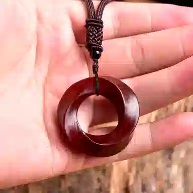 檀欣 国风新中式 精雕刻乌比环平安扣吊坠 纳福平安 吉祥如意 轻奢复古国潮小众设计小叶毛衣链礼挂件 紫檀属 木作项链 男女同款情侣款
