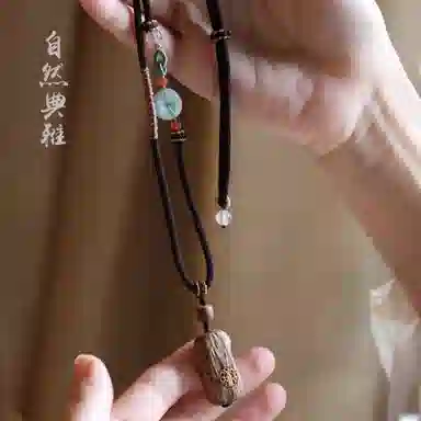 檀欣 【收藏款】五路财神 文莱随形原料香木平安无事牌 满油满脂蜜香凉甜芬香四溢挂饰 檀木 木作项链 通用
