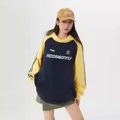 红蜻蜓 美式高街设计感侧边条纹三条杠无性别主义数字字母印花宽松百搭舒适防风保暖休闲棒球服外套卫衣 男女同款