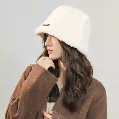 【通勤出街神器】 啄木鸟 羊羔毛秋冬日系百搭显脸小时尚水桶帽加厚保暖毛绒帽子素颜遮脸 聚酯纤维 渔夫帽 男女同款情侣款