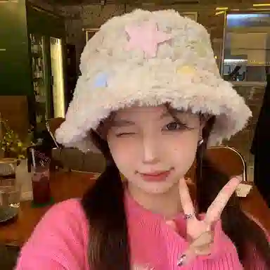 【甜美保暖神器】 啄木鸟 甜美可爱毛绒绒星星帽子女生秋冬季加厚保暖防寒绒线帽时尚百搭显脸小盆帽 聚酯纤维 渔夫帽 男女同款情侣款