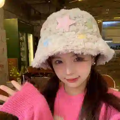 【甜美保暖神器】 啄木鸟 甜美可爱毛绒绒星星帽子女生秋冬季加厚保暖防寒绒线帽时尚百搭显脸小盆帽 聚酯纤维 渔夫帽 男女同款情侣款