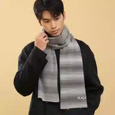 Woodpecker Gradient Knit Scarf