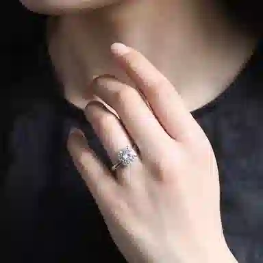 925