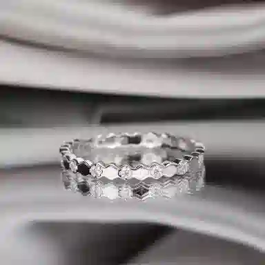 925