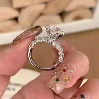 925