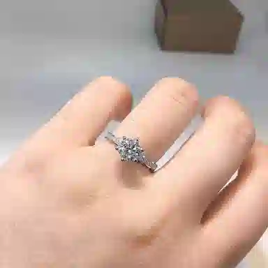 925