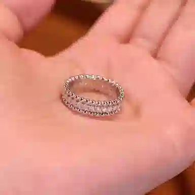 925