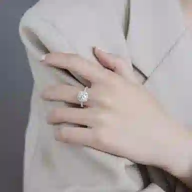 925