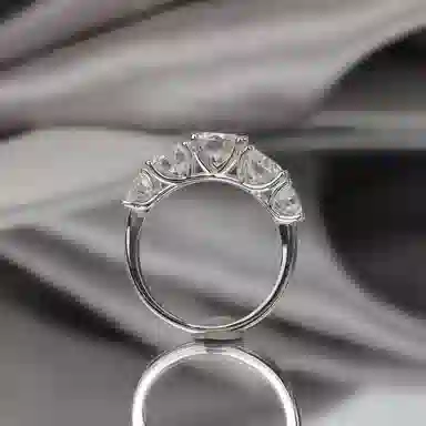 925