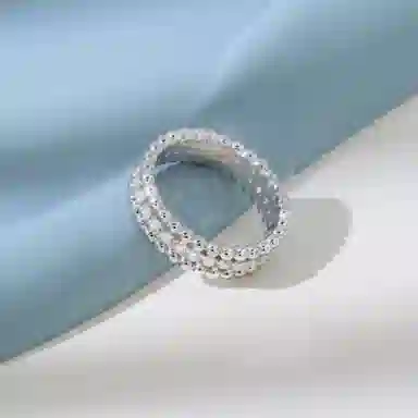 925
