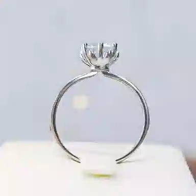 925