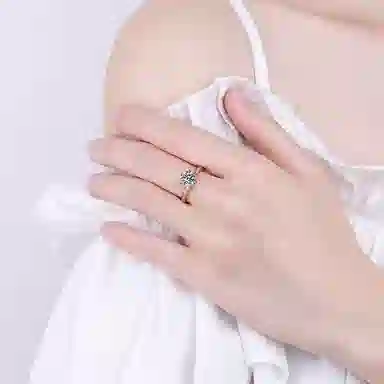 925