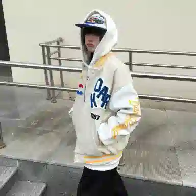 美式复古高街植绒刺绣字母撞色拼接外套 嘻哈街头痞帅 宽松落肩垂感 休闲舒适百搭棒球服 男女同款