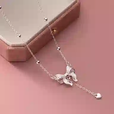 925