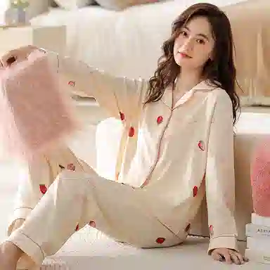 欧迪芬 草莓印花舒适透气单排扣长袖上衣松紧腰直筒长裤睡衣套装 女款 杏色