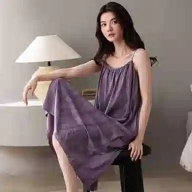 欧迪芬 成熟简约风吸湿排汗透气亲肤带胸垫防凸点无袖睡裙 女款
