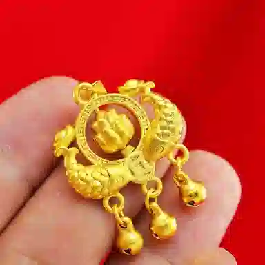 谧月珠宝 鲤鱼戏莲 国风新中式精美优雅气质小众轻奢高级设计久不褪色 古法铃铛款必备 合金 吊坠 男女同款情侣款