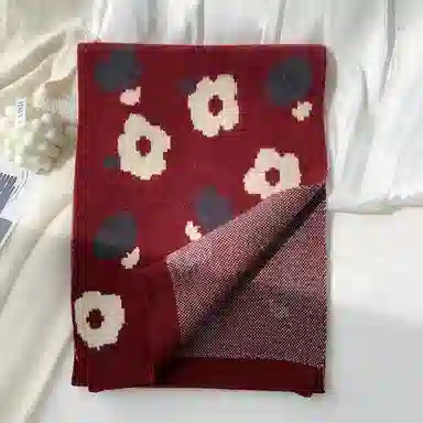 纳兰杜 氛围高级感 秋冬保暖加厚御寒防风 显脸小设计百搭时尚 聚酯纤维 绒线围巾 女款 花朵浓酒红