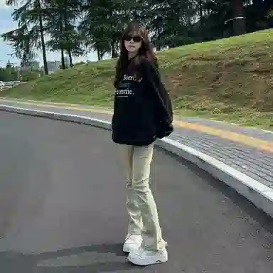 八哥 巴黎弯刀微喇裤美式高街个性简约基础款水洗做旧学院风修身纯色百搭弹力显高拉链通勤牛仔裤 男女同款