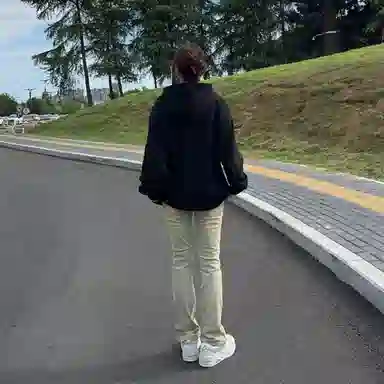 八哥 巴黎弯刀微喇裤美式高街个性简约基础款水洗做旧学院风修身纯色百搭弹力显高拉链通勤牛仔裤 男女同款
