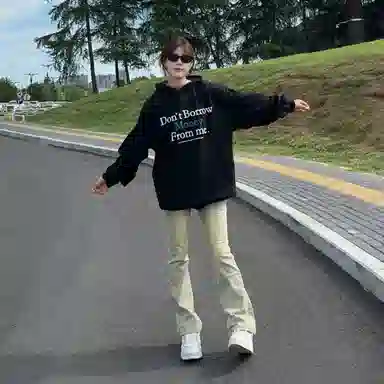 八哥 巴黎弯刀微喇裤美式高街个性简约基础款水洗做旧学院风修身纯色百搭弹力显高拉链通勤牛仔裤 男女同款
