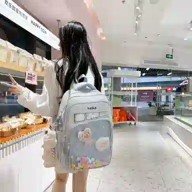 米囹 潮可爱毛绒玩具装饰精致范 大容量初中高中男女同款 轻盈 双肩包 常规 白色/黑色/卡其色/蓝色/粉色