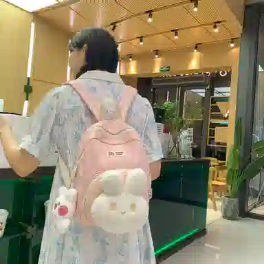 米囹 潮萌毛绒兔子装饰 夸张有型可爱百搭 男女同款 轻盈 双肩包 常规 黑色/桔红色/紫色/绿色/粉色