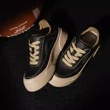 MILLIE'S Low Top Sneakers