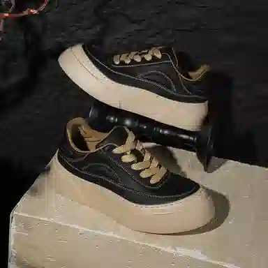 MILLIE'S Low Top Sneakers