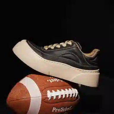 MILLIE'S Low Top Sneakers