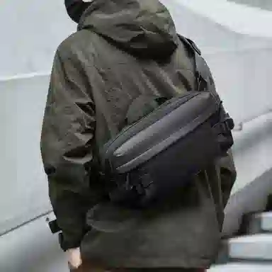 日系斜挎包 潮牌日常通勤旅行百搭轻便单肩多功能运动骑行休闲腰包简约纯色防泼水 牛津纺 胸包 中号 男款 黑色