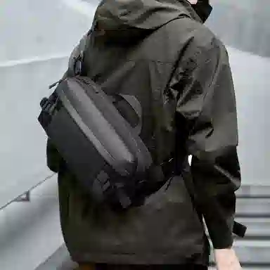 日系斜挎包 潮牌日常通勤旅行百搭轻便单肩多功能运动骑行休闲腰包简约纯色防泼水 牛津纺 胸包 中号 男款 黑色