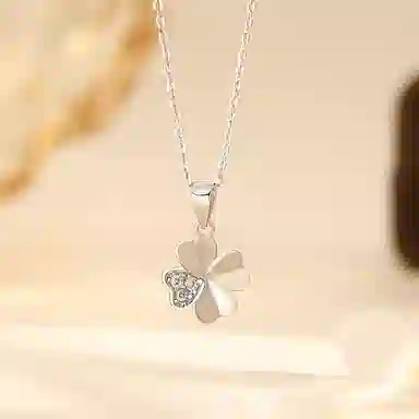 【足银999】 琉堇 浪漫四叶草 幸运爱心森系设计锁骨链闺蜜款小众轻奢简约大牌高级感吊坠女生告白精美礼盒 锆石 纯银项链 女款
