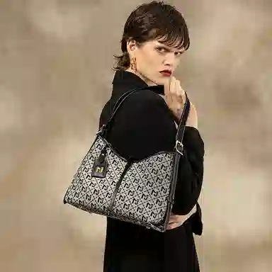 CLEVER KETCH PU Tote