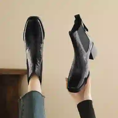 Safiya Chelsea Boots