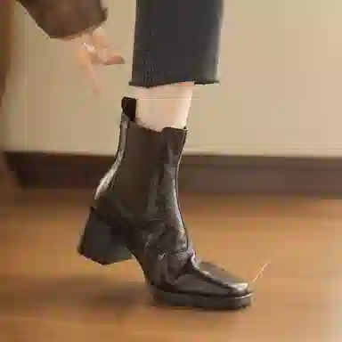 Safiya Chelsea Boots