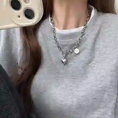 925