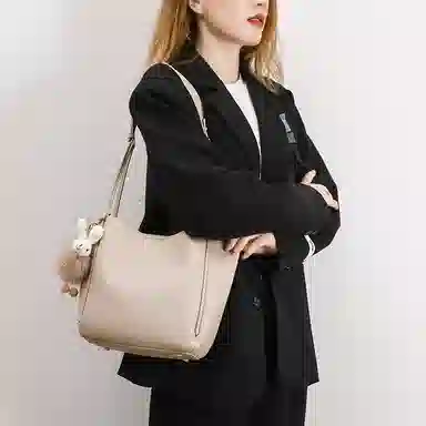 维尼奥 高级感小众时尚大气水桶包简约百搭休闲通勤菜篮子包 合成革 单肩包 常规 女款 多色