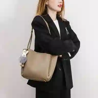 维尼奥 高级感小众时尚大气水桶包简约百搭休闲通勤菜篮子包 合成革 单肩包 常规 女款 多色