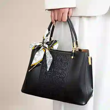 维尼奥 新中式刺绣高级感百搭大容量气质妈妈包通勤 合成革 手提包单肩斜挎 中号 女款 黑色/杏色/红色/蓝色