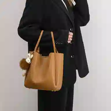 维尼奥 高级感小众时尚大气水桶包简约百搭休闲通勤菜篮子包 合成革 单肩包 常规 女款 多色