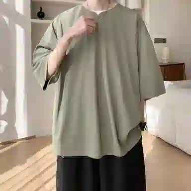 URBAN AUTHENTIC T