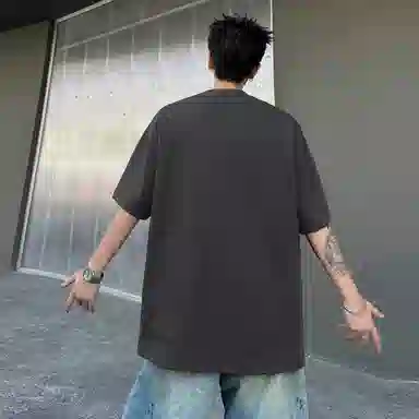 URBAN AUTHENTIC T