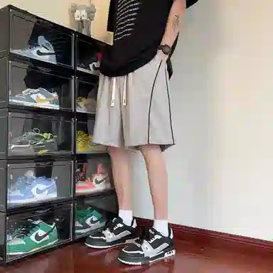 URBAN AUTHENTIC