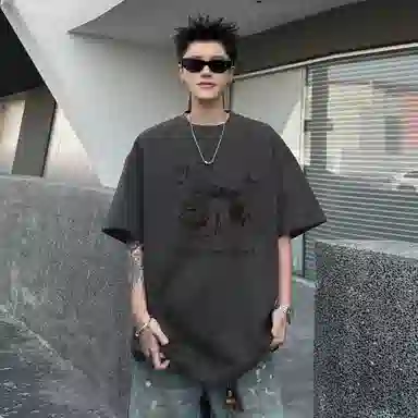 URBAN AUTHENTIC T