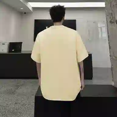 URBAN AUTHENTIC T